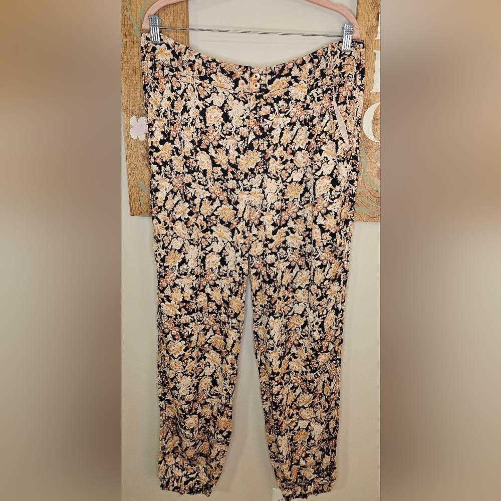 Anthropologie Floral Jogger Pants – Black with Beige & Peach Print